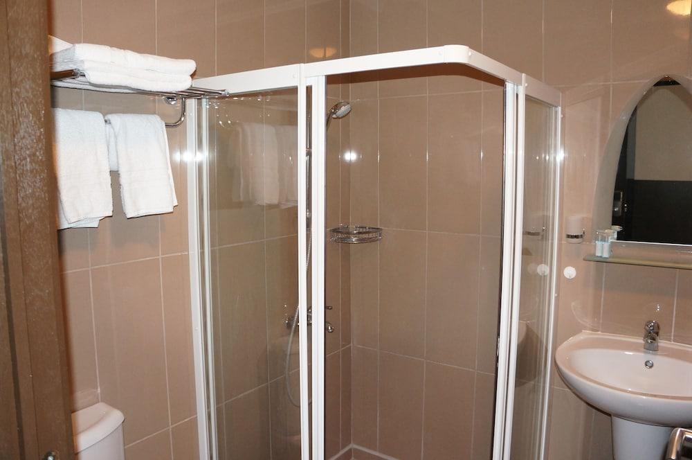 Escale Hotel Saint-Gilles Екстериор снимка