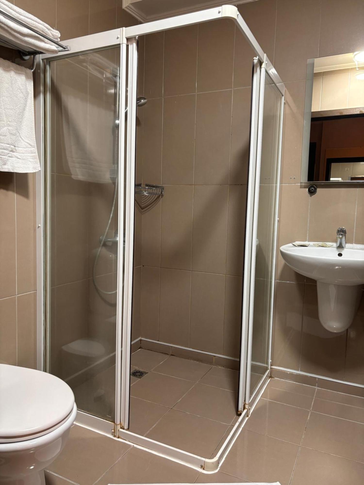 Escale Hotel Saint-Gilles Екстериор снимка