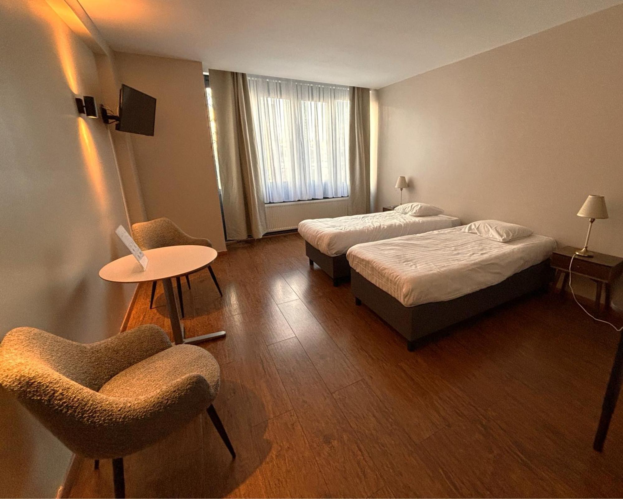 Escale Hotel Saint-Gilles Екстериор снимка