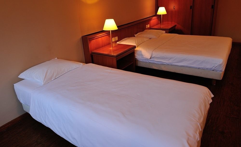 Escale Hotel Saint-Gilles Екстериор снимка