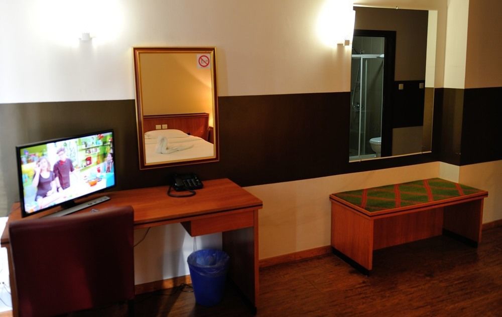 Escale Hotel Saint-Gilles Екстериор снимка