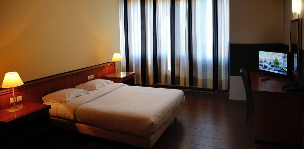 Escale Hotel Saint-Gilles Екстериор снимка