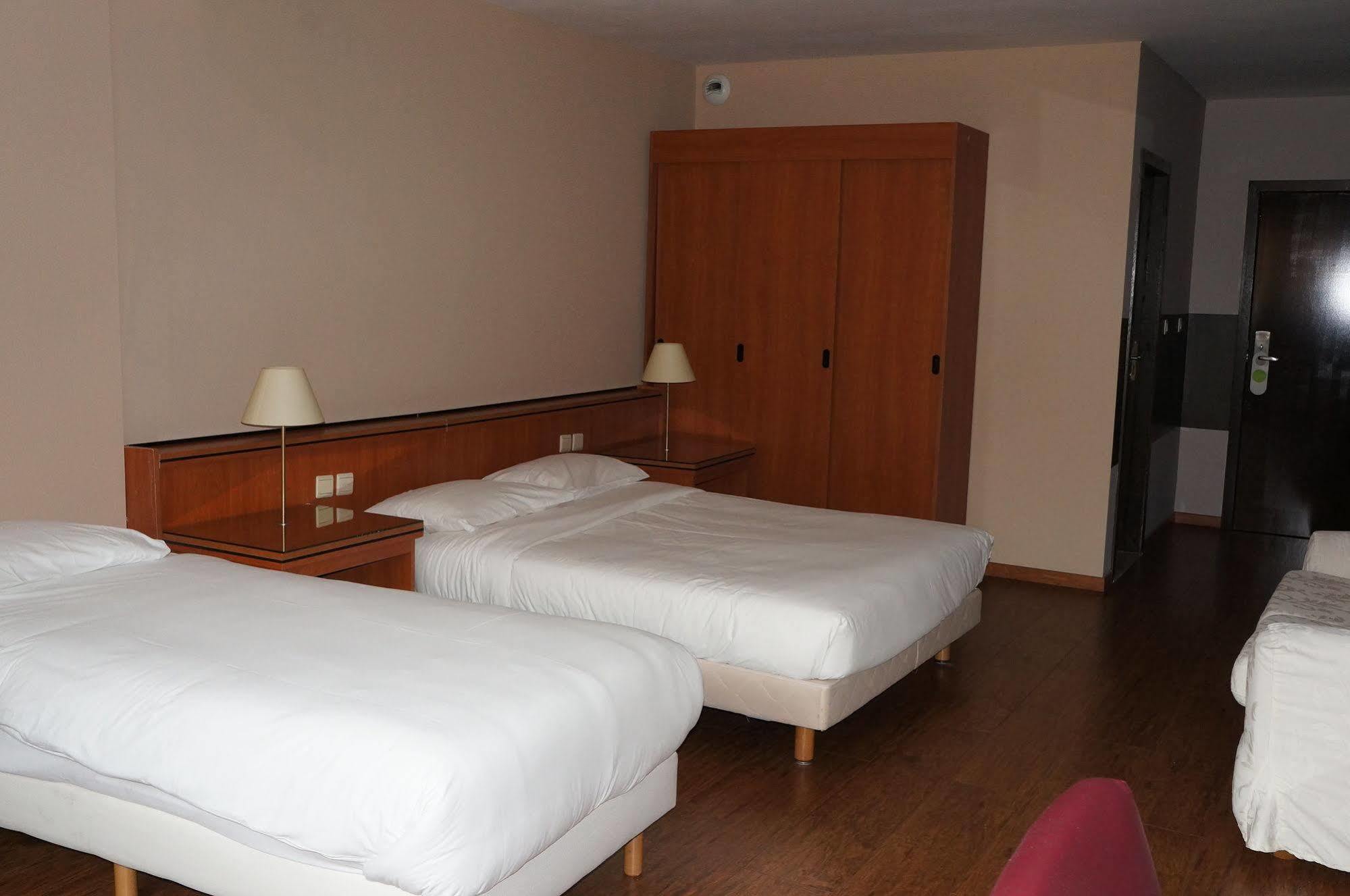 Escale Hotel Saint-Gilles Екстериор снимка