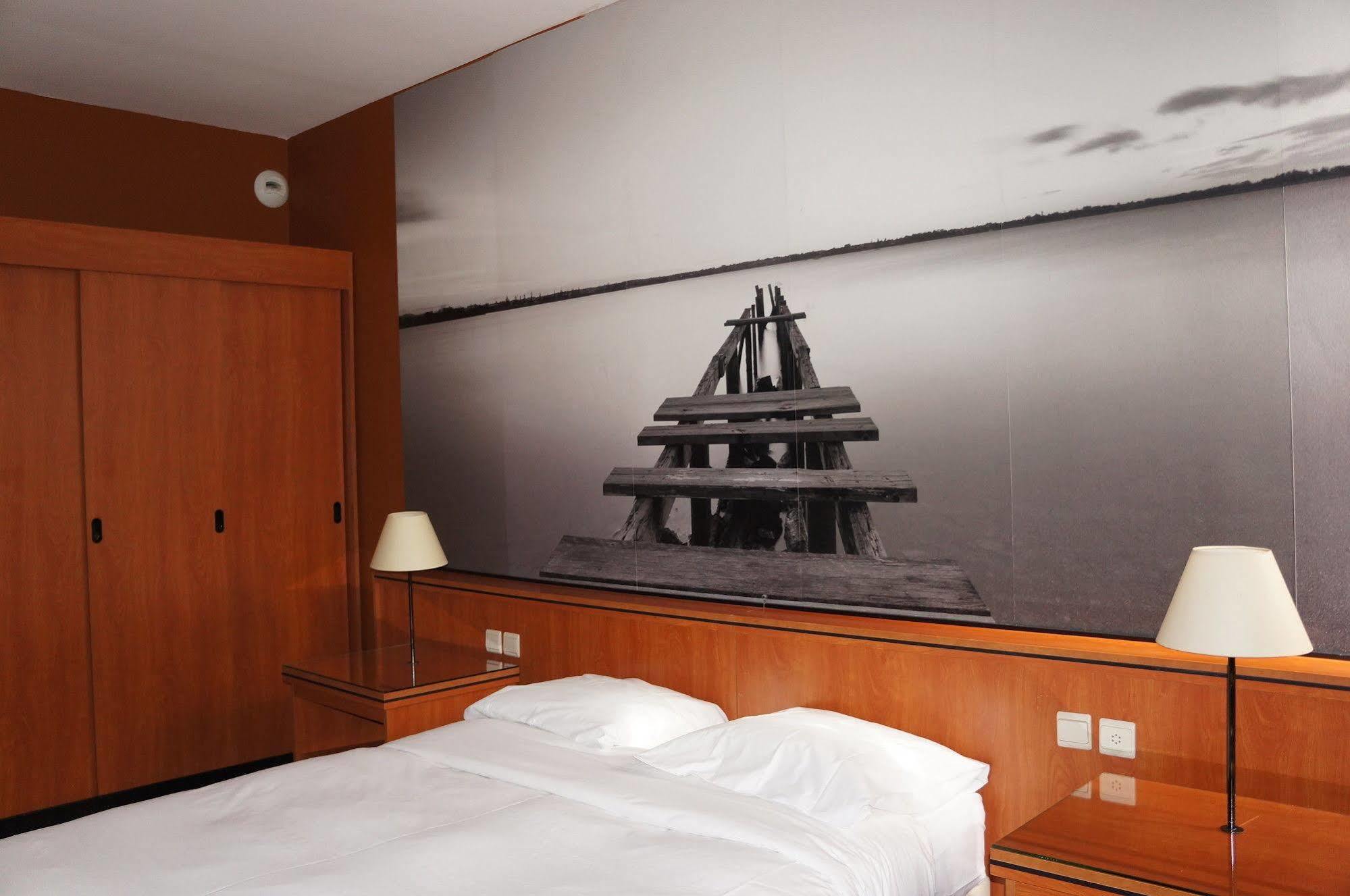 Escale Hotel Saint-Gilles Екстериор снимка